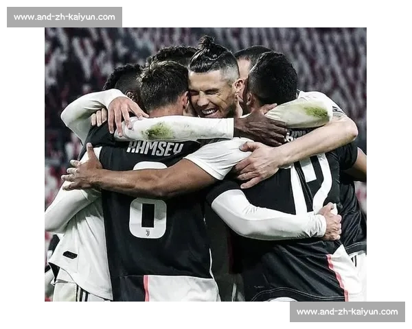 尤文 4000 万欧标价道格拉斯 - 路易斯 曼城利兹联等多队竞逐租借 + 买断方案