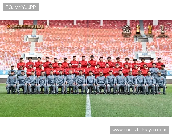 张昱杰护腿板暗藏全家福密码 训练预演助其中超关键破门